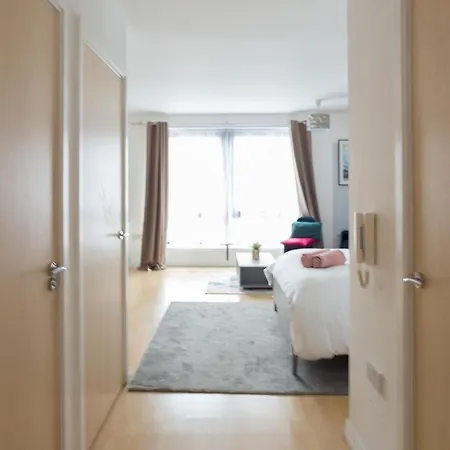 Modern Spacious Studio Close To Station Londres Exterior foto
