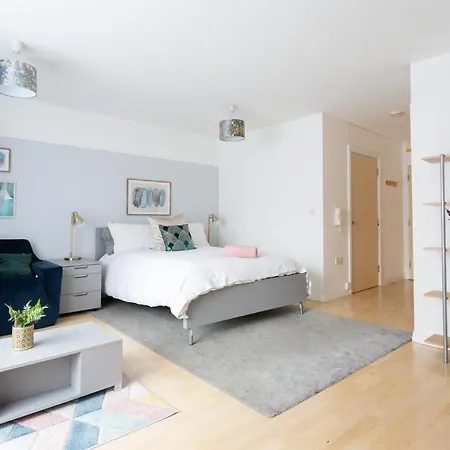 Modern Spacious Studio Close To Station Londres Exterior foto